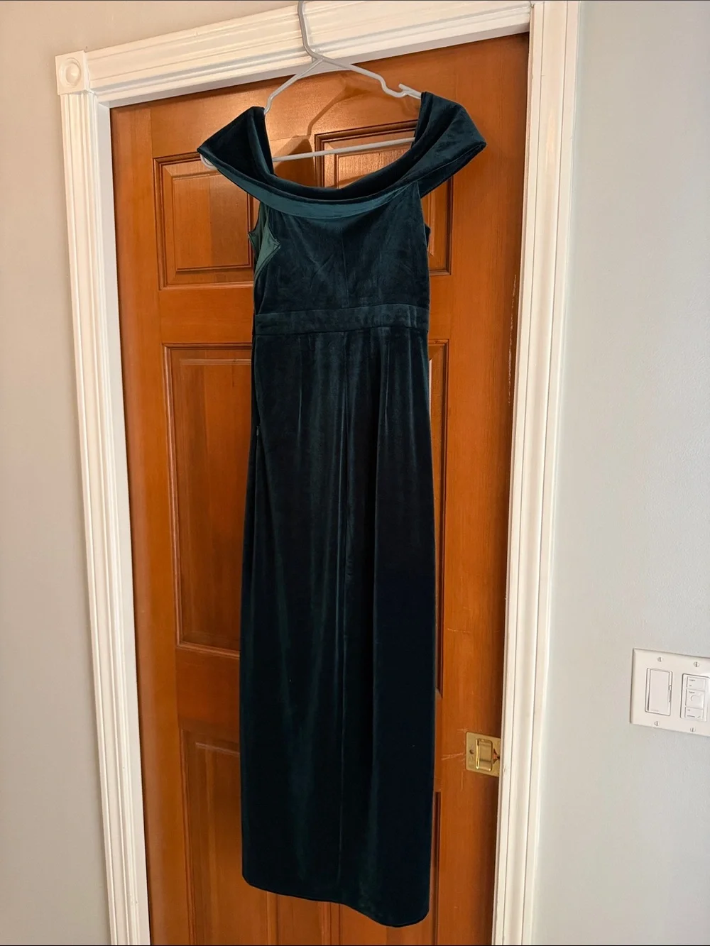 Lulu's Off-Shoulder Velvet Gown in Deep Green Emerald - Picture 2 of 5